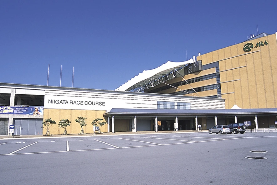 新潟競馬場02