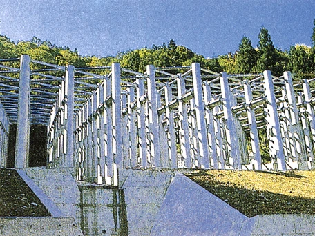 湯沢雪崩減勢杭