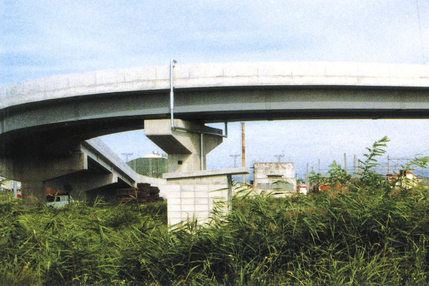 白新線専用跨線橋